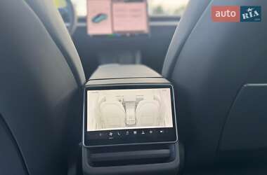Седан Tesla Model 3 2024 в 