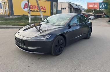 Седан Tesla Model 3 2024 в 