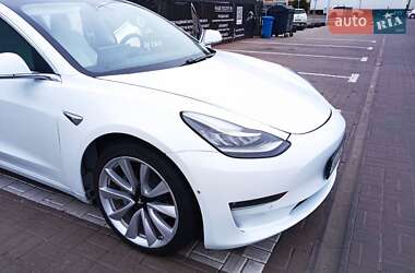 Седан Tesla Model 3 2019 в 