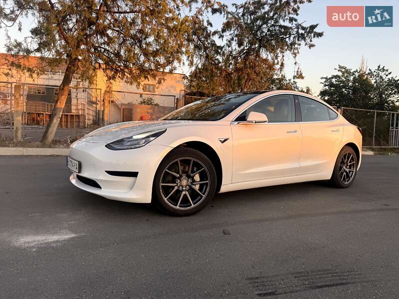 Седан Tesla Model 3 2019 в Измаиле