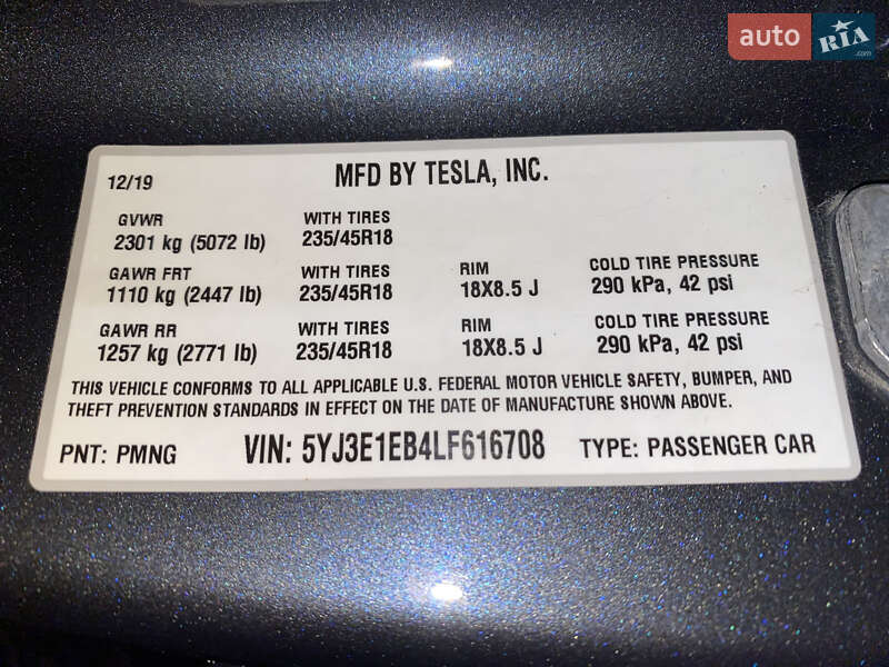 Седан Tesla Model 3 2019 в Прилуках