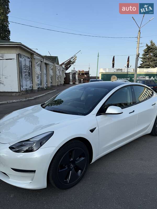 Седан Tesla Model 3 2023 в Черкасах