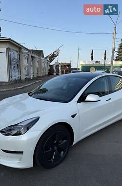 Седан Tesla Model 3 2023 в 