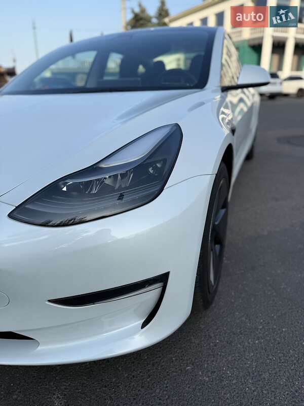Седан Tesla Model 3 2023 в Черкасах