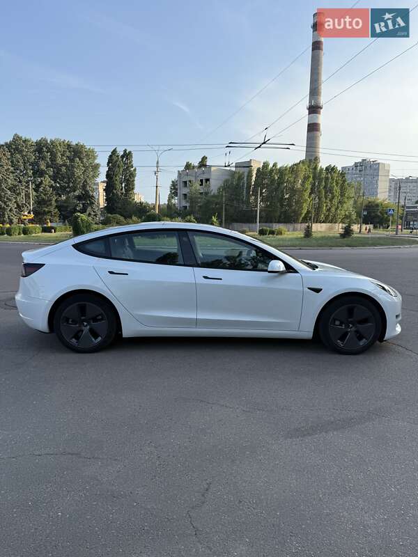 Седан Tesla Model 3 2023 в Черкасах