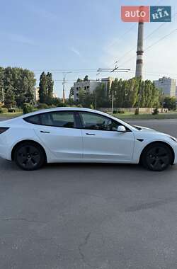 Седан Tesla Model 3 2023 в 