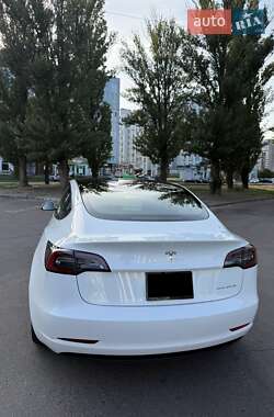 Седан Tesla Model 3 2023 в 