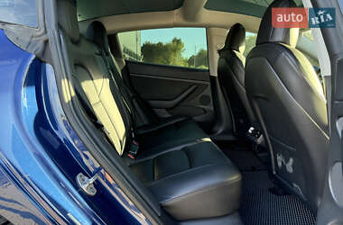 Седан Tesla Model 3 2022 в 
