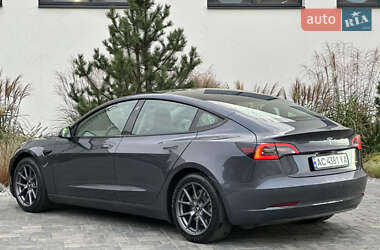 Седан Tesla Model 3 2022 в 