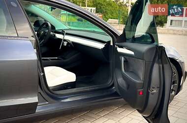 Седан Tesla Model 3 2023 в 
