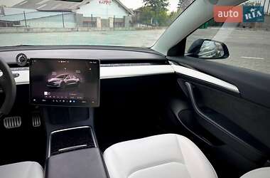 Седан Tesla Model 3 2023 в 