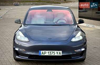 Седан Tesla Model 3 2023 в 