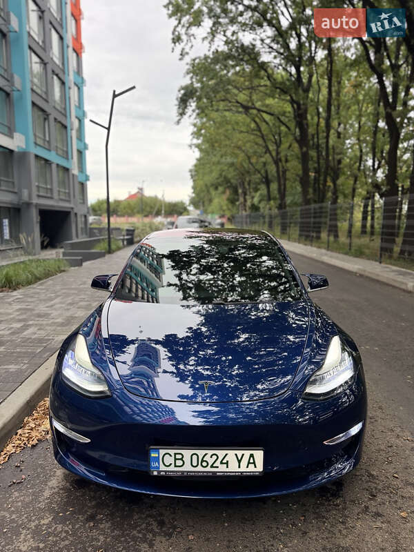 Седан Tesla Model 3 2018 в Чернигове