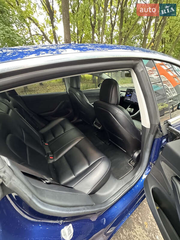 Седан Tesla Model 3 2018 в Чернигове