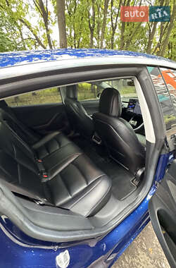 Седан Tesla Model 3 2018 в 