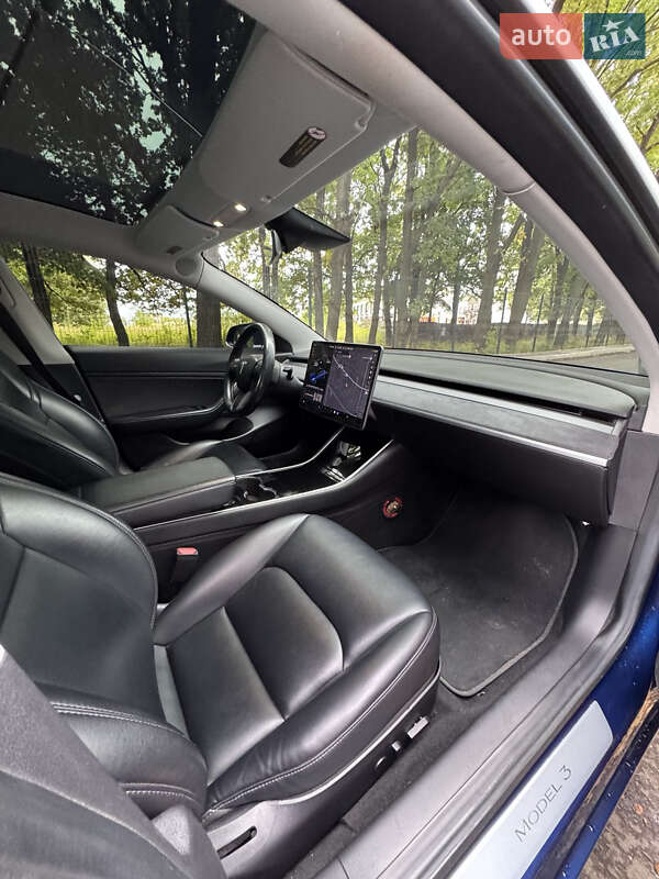 Седан Tesla Model 3 2018 в Чернигове