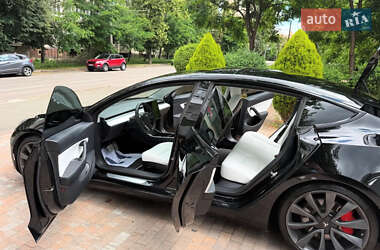 Седан Tesla Model 3 2020 в 