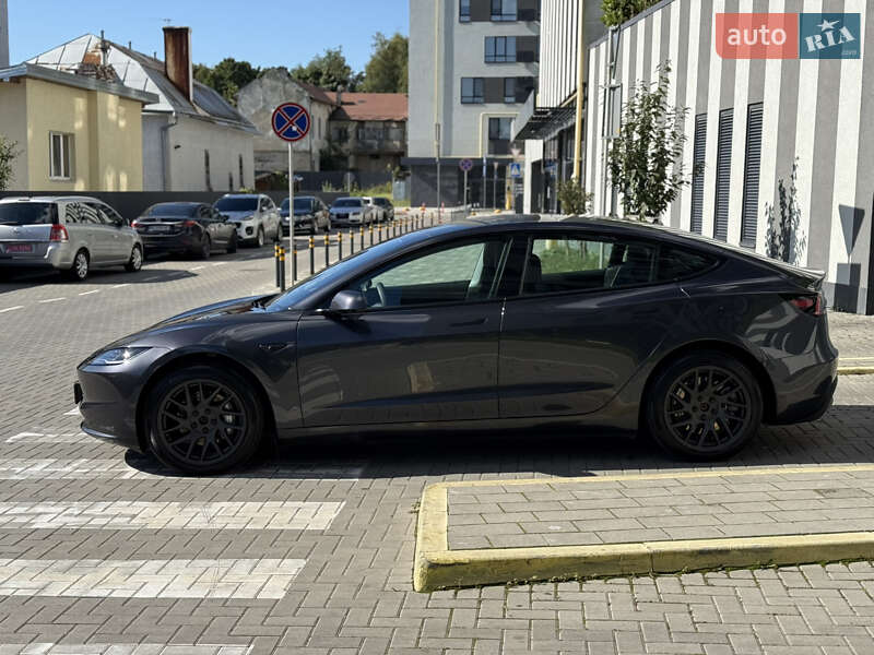 Седан Tesla Model 3 2023 в Львові