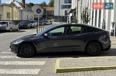 Седан Tesla Model 3 2023 в 