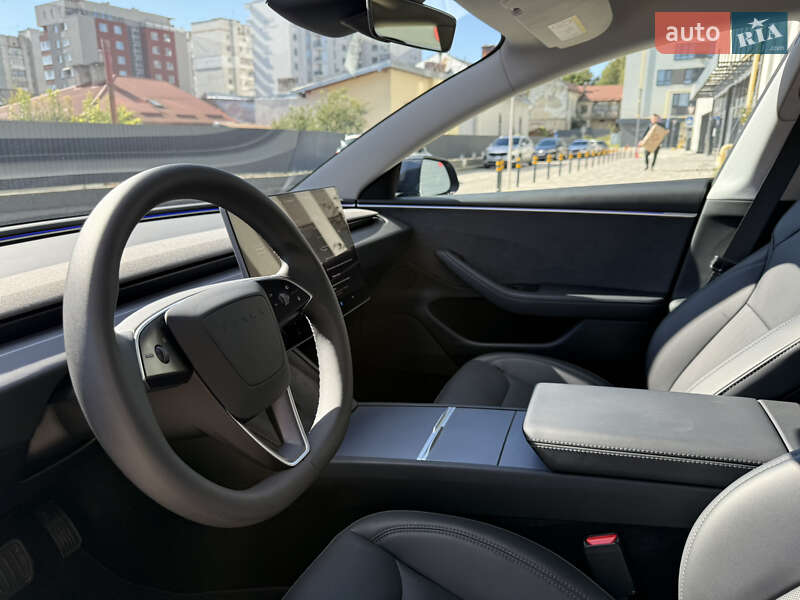 Седан Tesla Model 3 2023 в Львові