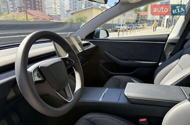 Седан Tesla Model 3 2023 в 