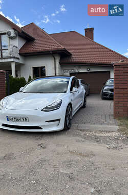 Седан Tesla Model 3 2019 в 
