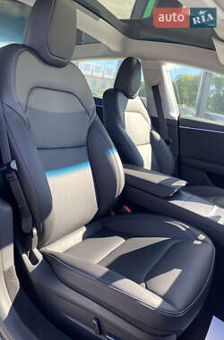 Седан Tesla Model 3 2024 в 
