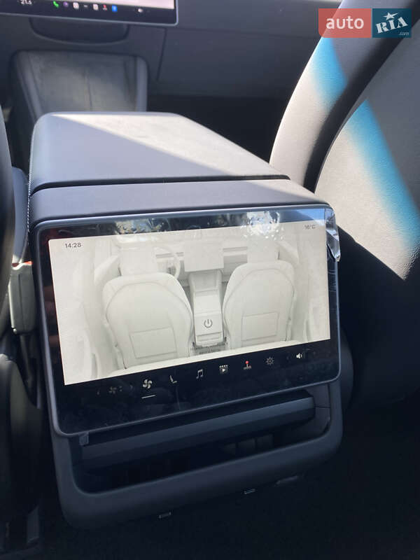 Седан Tesla Model 3 2024 в Киеве