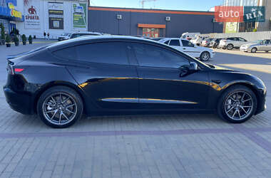 Седан Tesla Model 3 2021 в 
