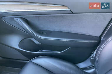 Седан Tesla Model 3 2021 в 