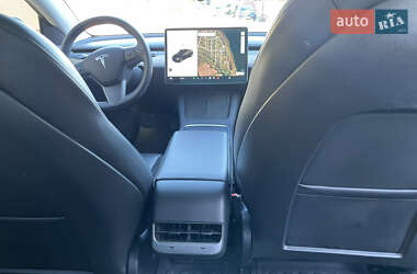 Седан Tesla Model 3 2021 в 