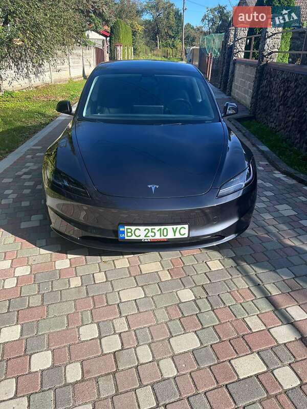 Седан Tesla Model 3 2024 в Львові