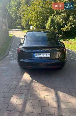 Седан Tesla Model 3 2024 в 