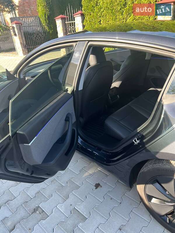 Седан Tesla Model 3 2024 в Львові