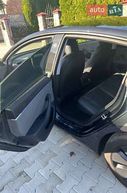 Седан Tesla Model 3 2024 в 