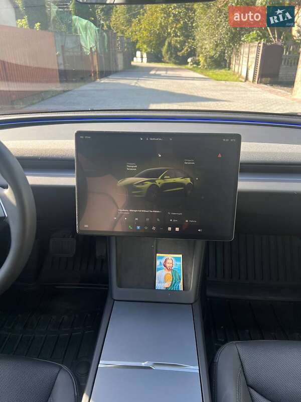 Седан Tesla Model 3 2024 в Львові