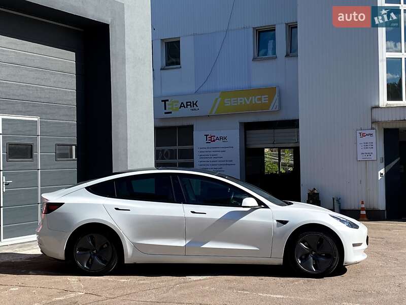 Седан Tesla Model 3 2020 в Києві