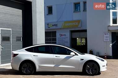 Седан Tesla Model 3 2020 в 