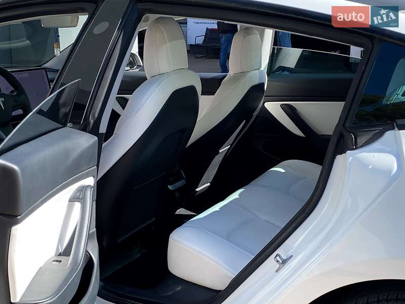 Седан Tesla Model 3 2020 в Києві