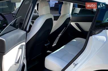 Седан Tesla Model 3 2020 в 