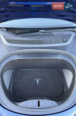 Седан Tesla Model 3 2019 в 