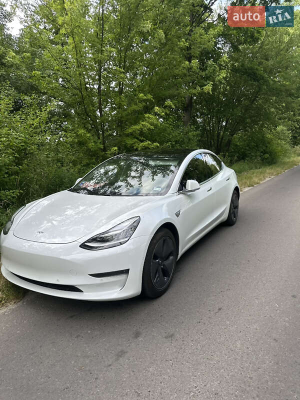 Седан Tesla Model 3 2020 в Львові