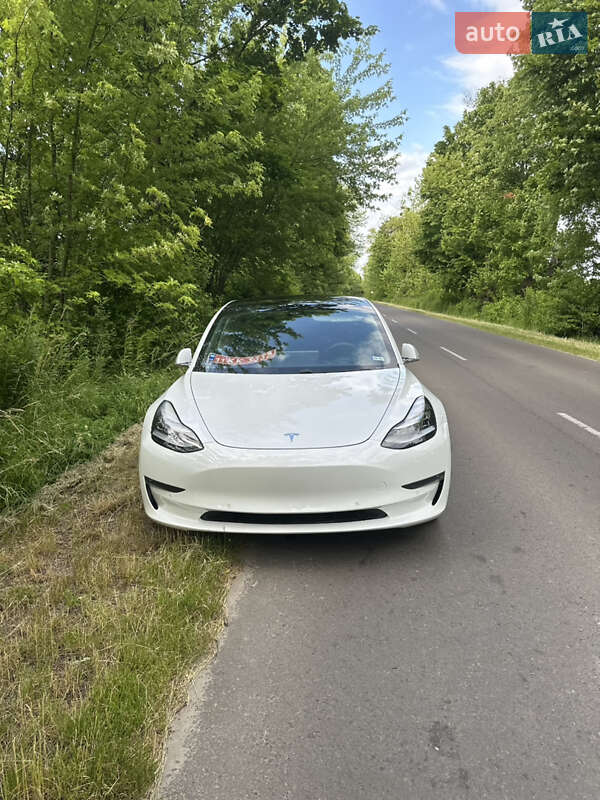 Седан Tesla Model 3 2020 в Львові
