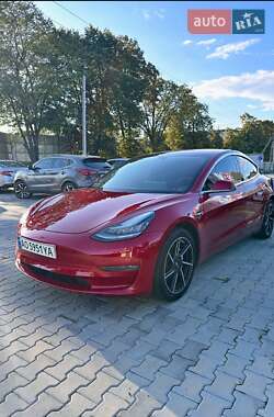 Седан Tesla Model 3 2018 в Ужгороде
