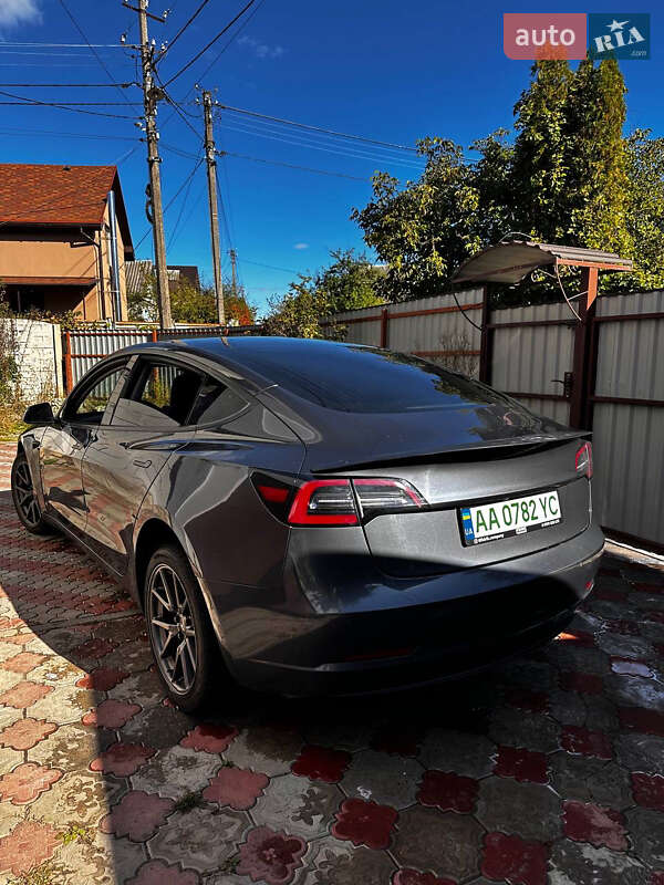 Седан Tesla Model 3 2018 в Житомирі