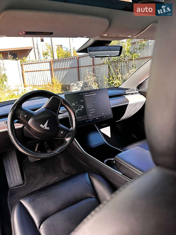 Седан Tesla Model 3 2018 в Житомирі