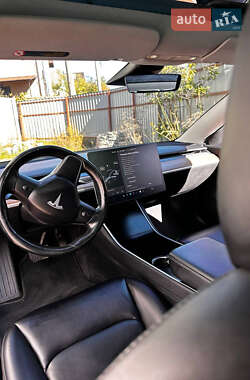 Седан Tesla Model 3 2018 в 