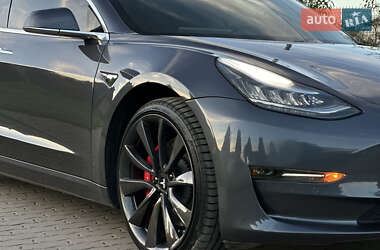 Седан Tesla Model 3 2020 в 