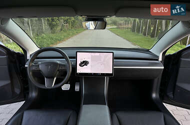 Седан Tesla Model 3 2020 в 
