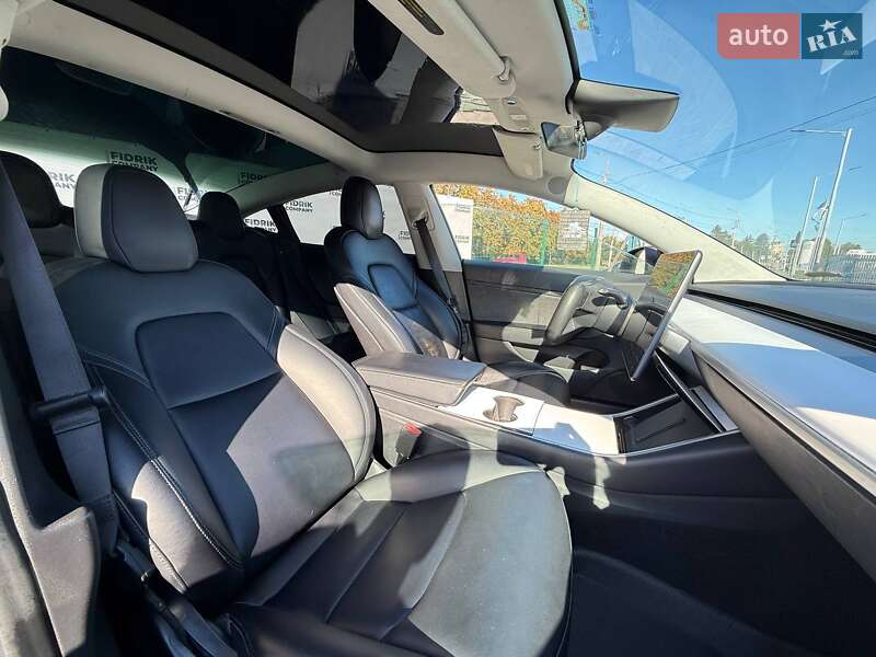 Седан Tesla Model 3 2018 в Луцьку